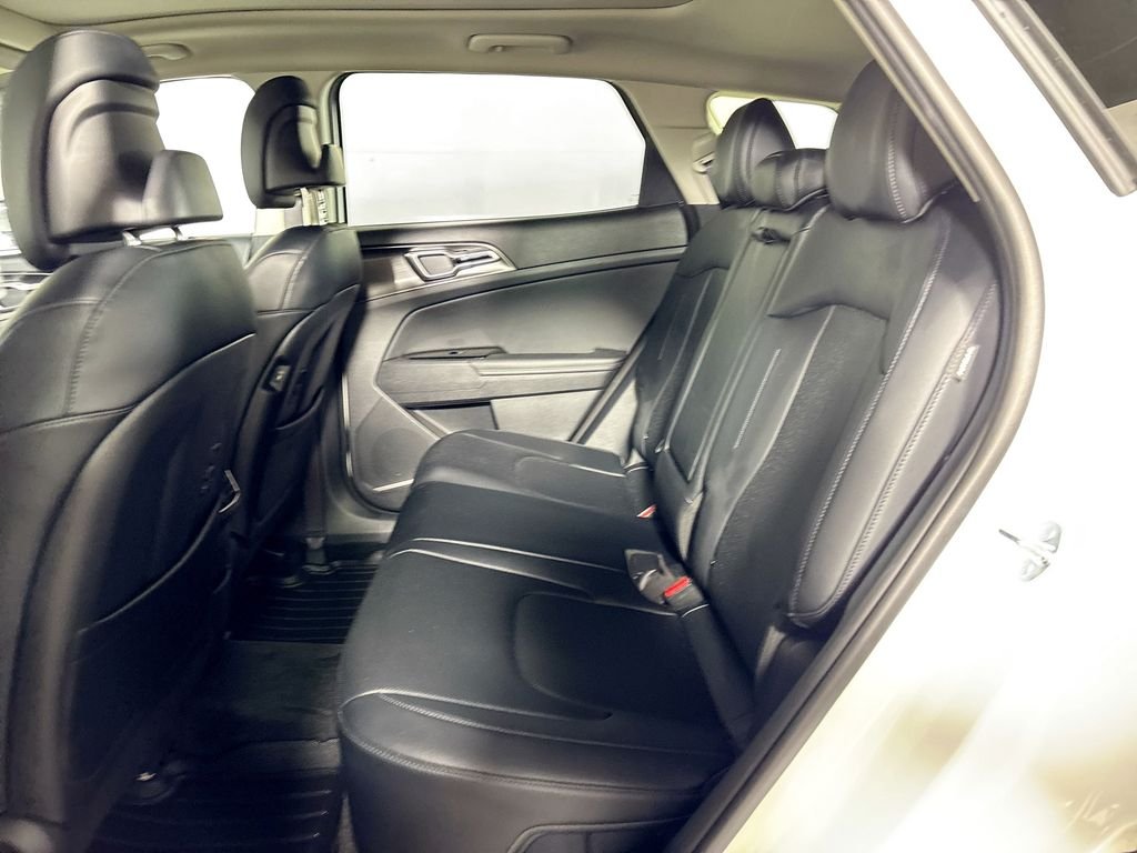 Used 2025 Snow White Pearl Kia EX image 21