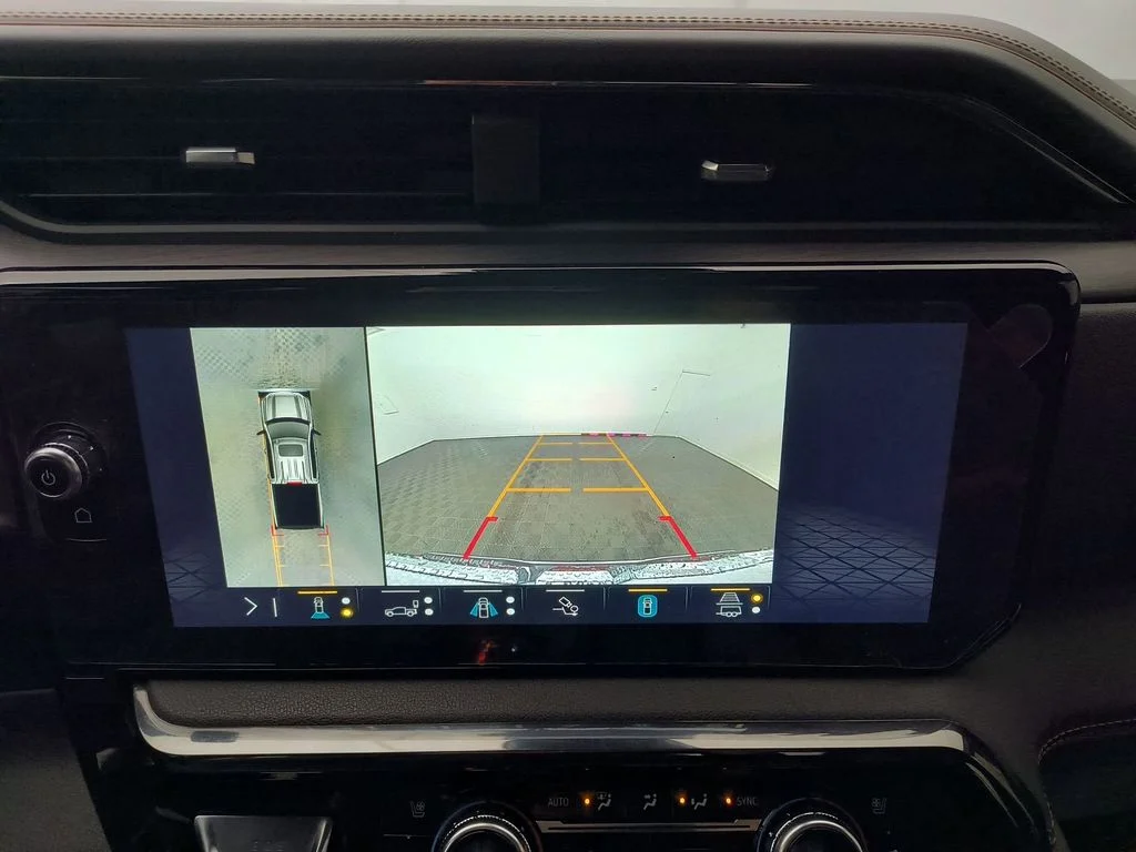 Used 2022 Summit White GMC AT4 image 25