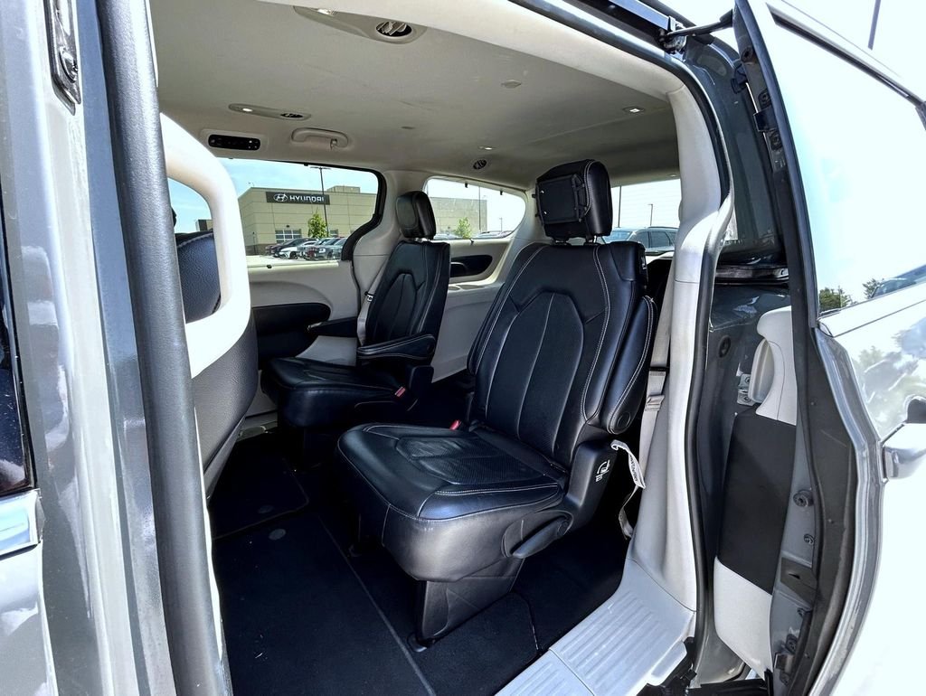 Used 2022 White Chrysler Touring L image 21