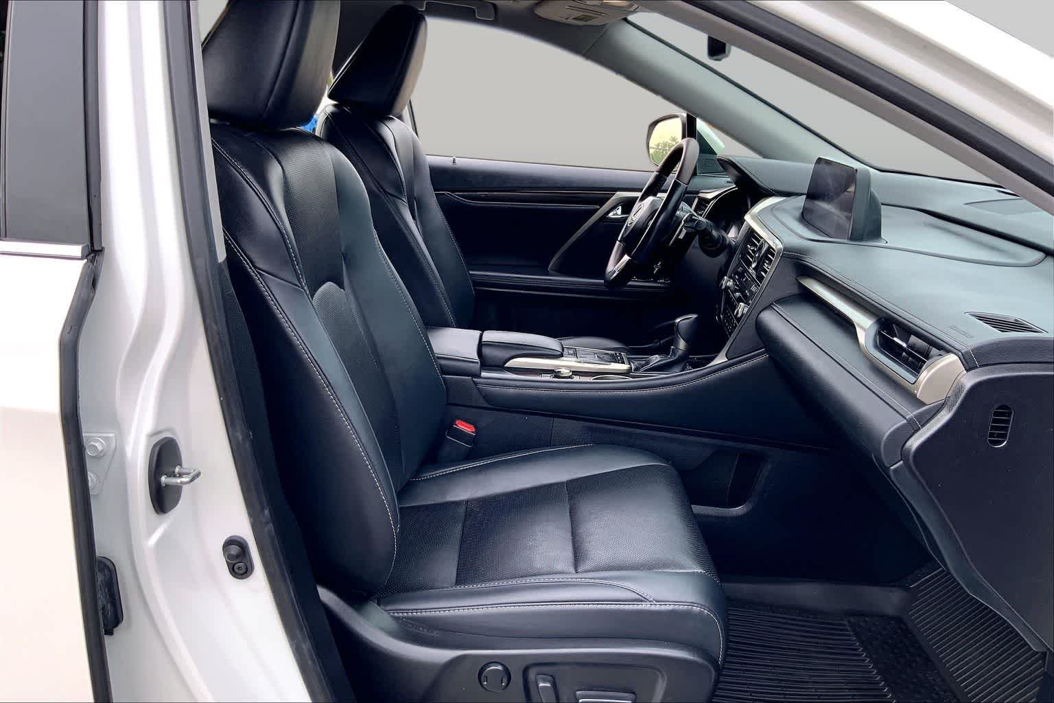 Used 2022 Eminent White Pearl Lexus  image 9
