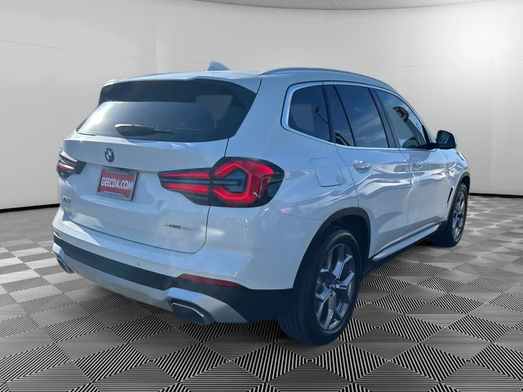 Used 2024 White BMW xDrive30i image 4