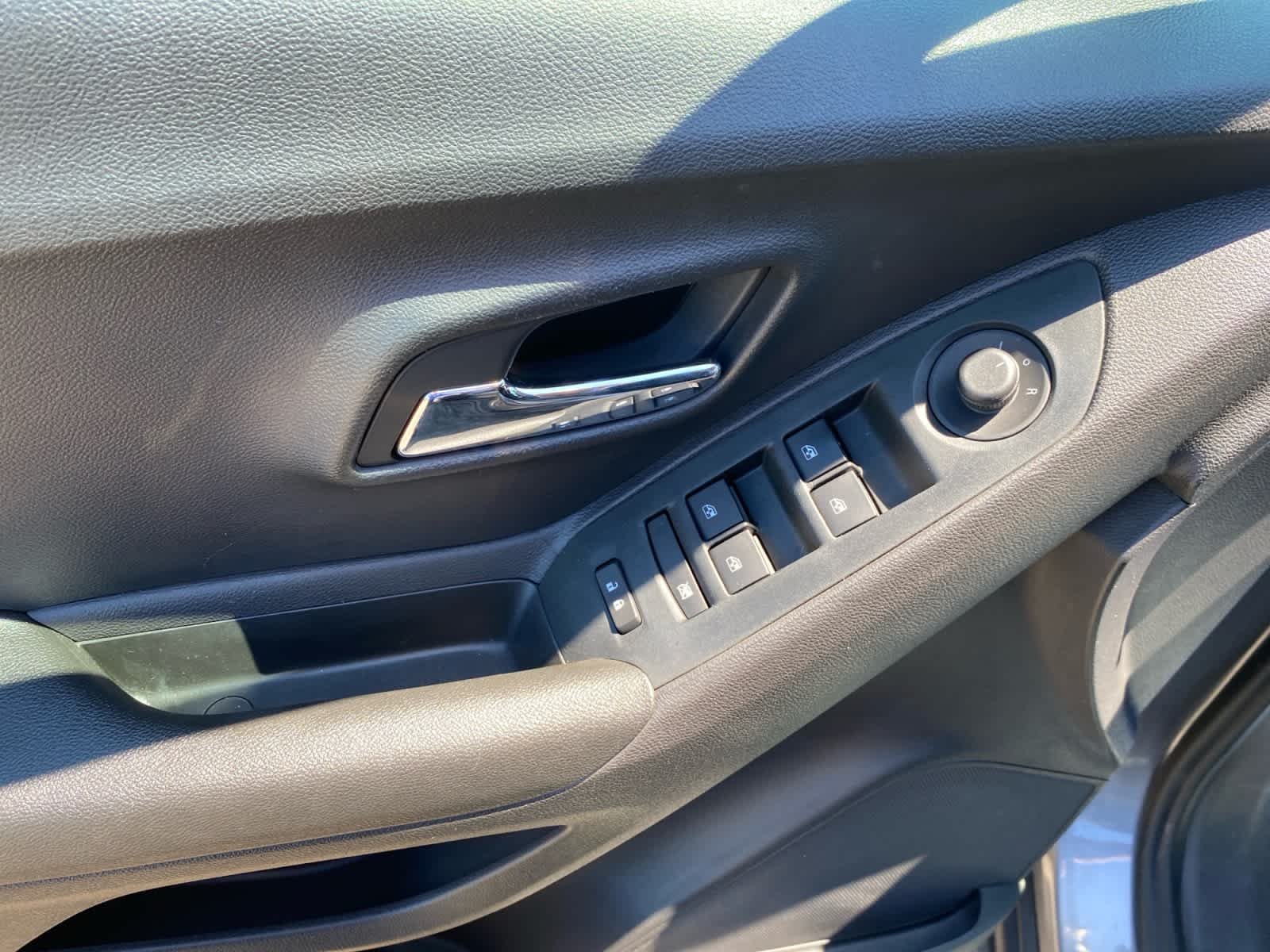 Used 2020 SATIN STEEL METALLIC Chevrolet LT image 16