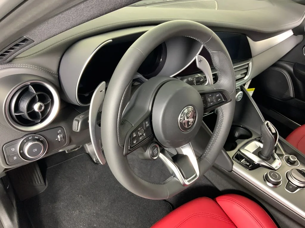 2026 Alfa Romeo Giulia Base - Photo 24