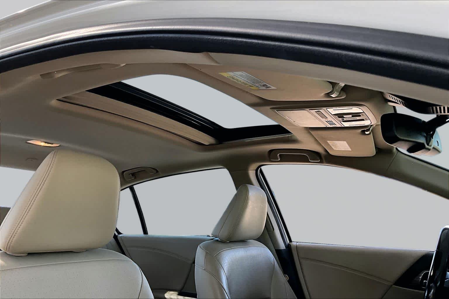 Used 2017 White Orchid Pearl Honda Touring image 14