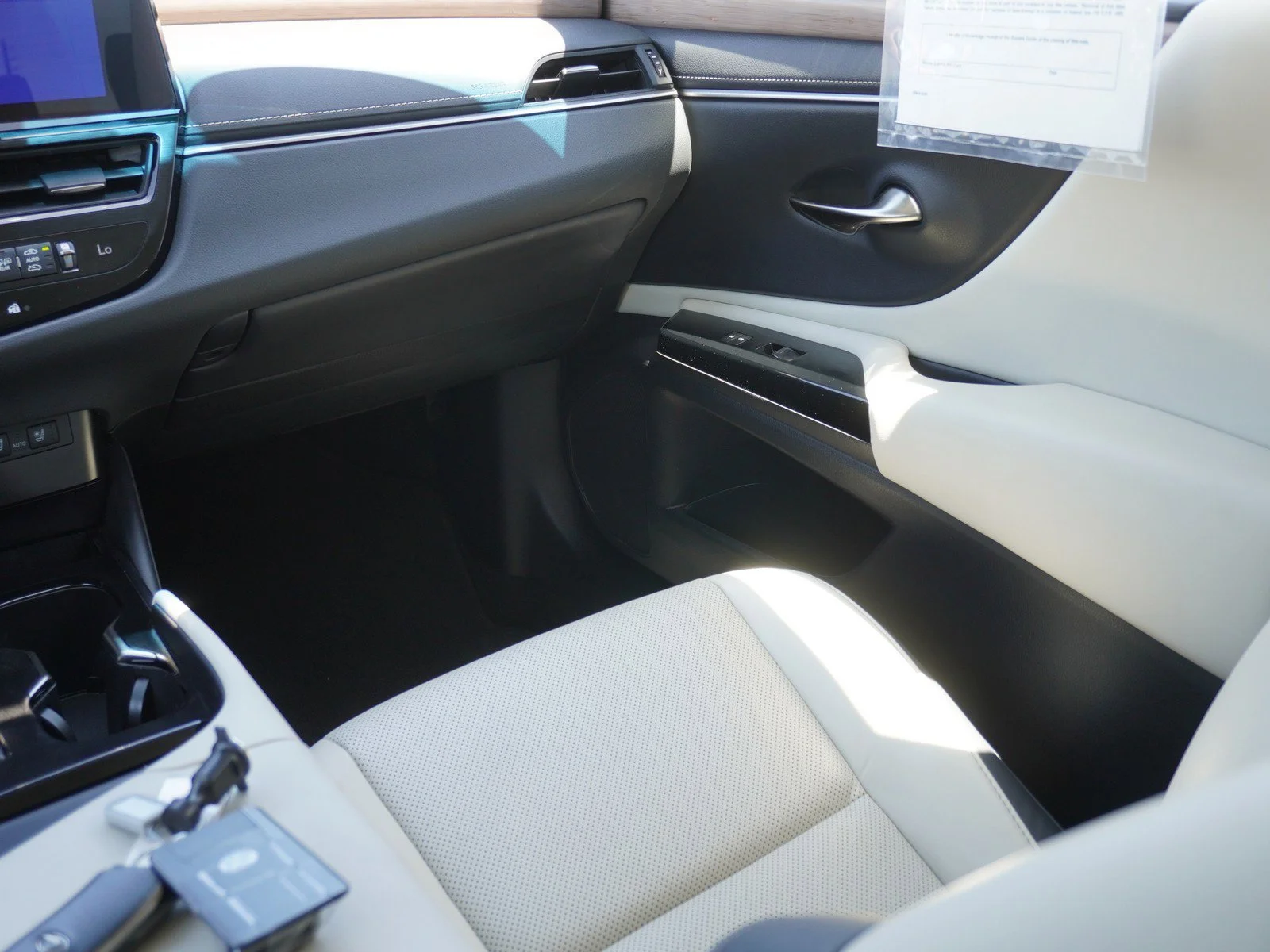 Used 2024 White Pearl Lexus ES 350 image 14