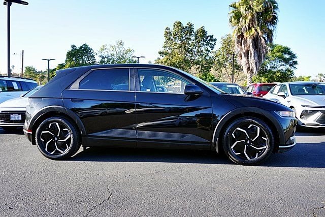 Used 2024 Black Hyundai SEL image 6