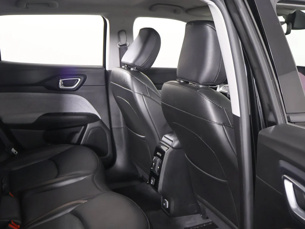 Used 2022 Black Jeep Latitude Lux image 28