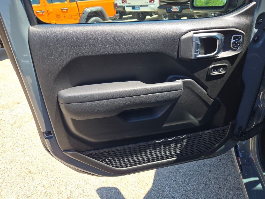 New 2026 Anvil Clear-Coat Exterior Paint Jeep Sport S image 19