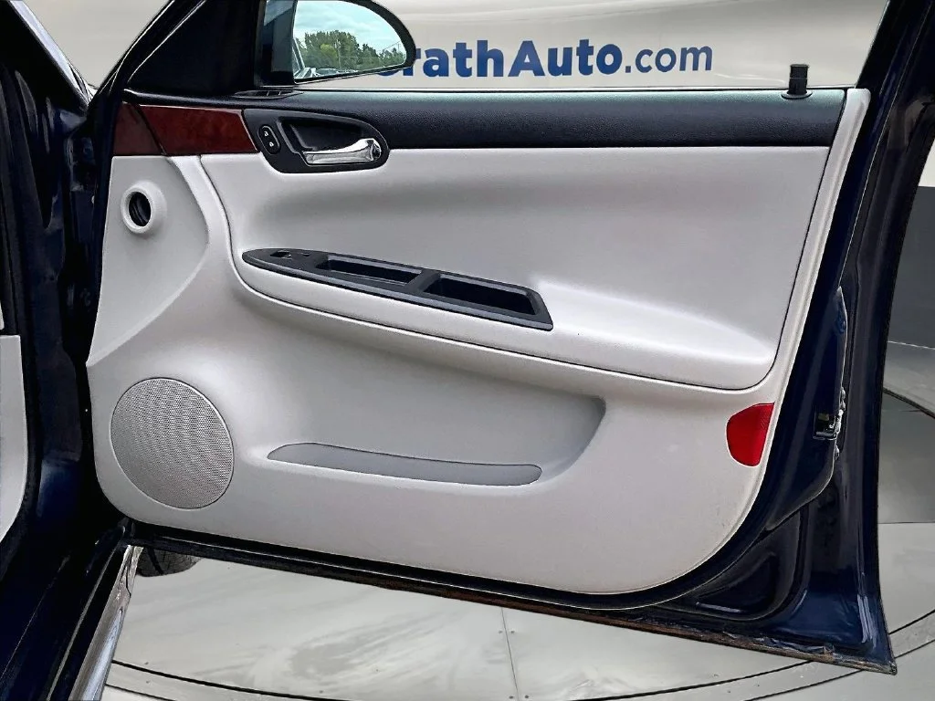 Used 2009 Blue Chevrolet LS image 28
