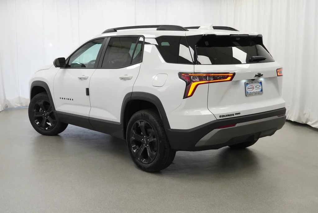 New 2027 Summit White Chevrolet LT image 4