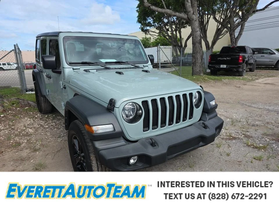 Used 2023 Earl Clearcoat Jeep Sport Altitude image 1