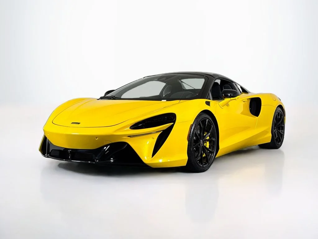 Used 2025 Volcano Yellow McLaren Performance image 1