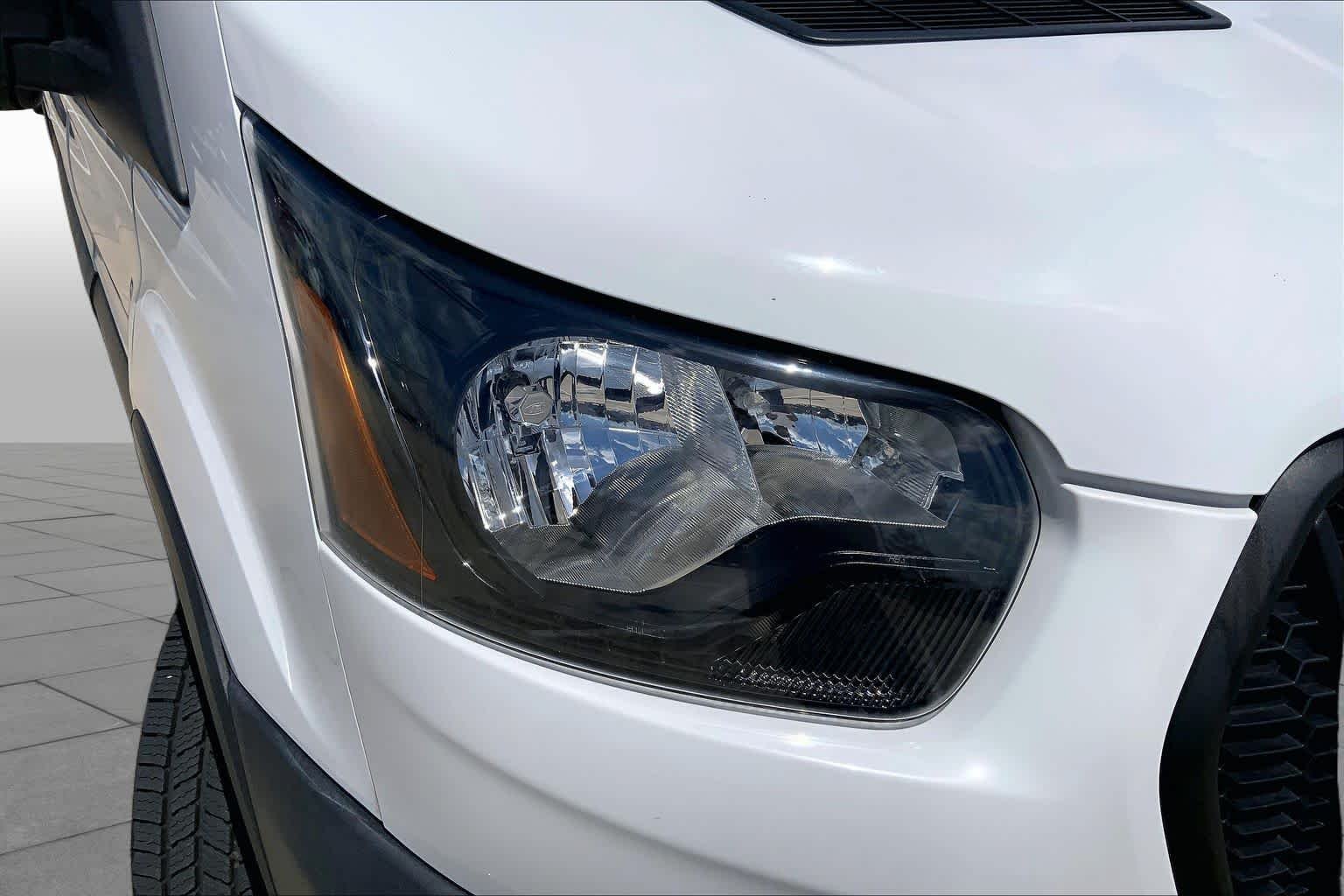 Used 2024 Oxford White Ford  image 25