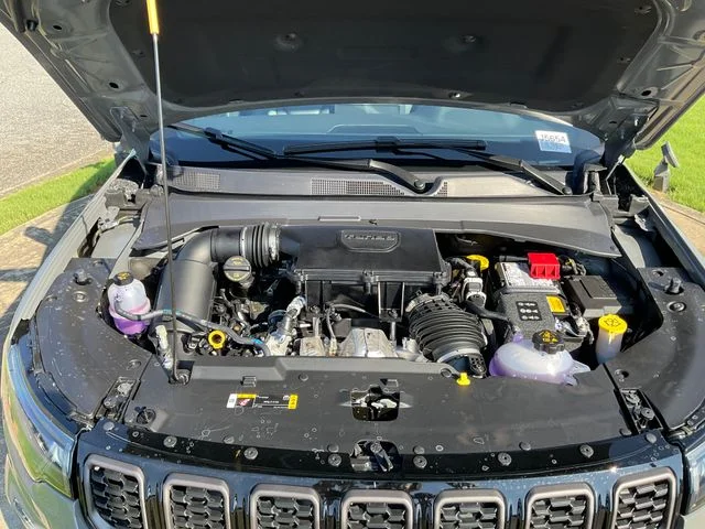 New 2026 Sting-Gray Clearcoat Jeep Latitude image 28