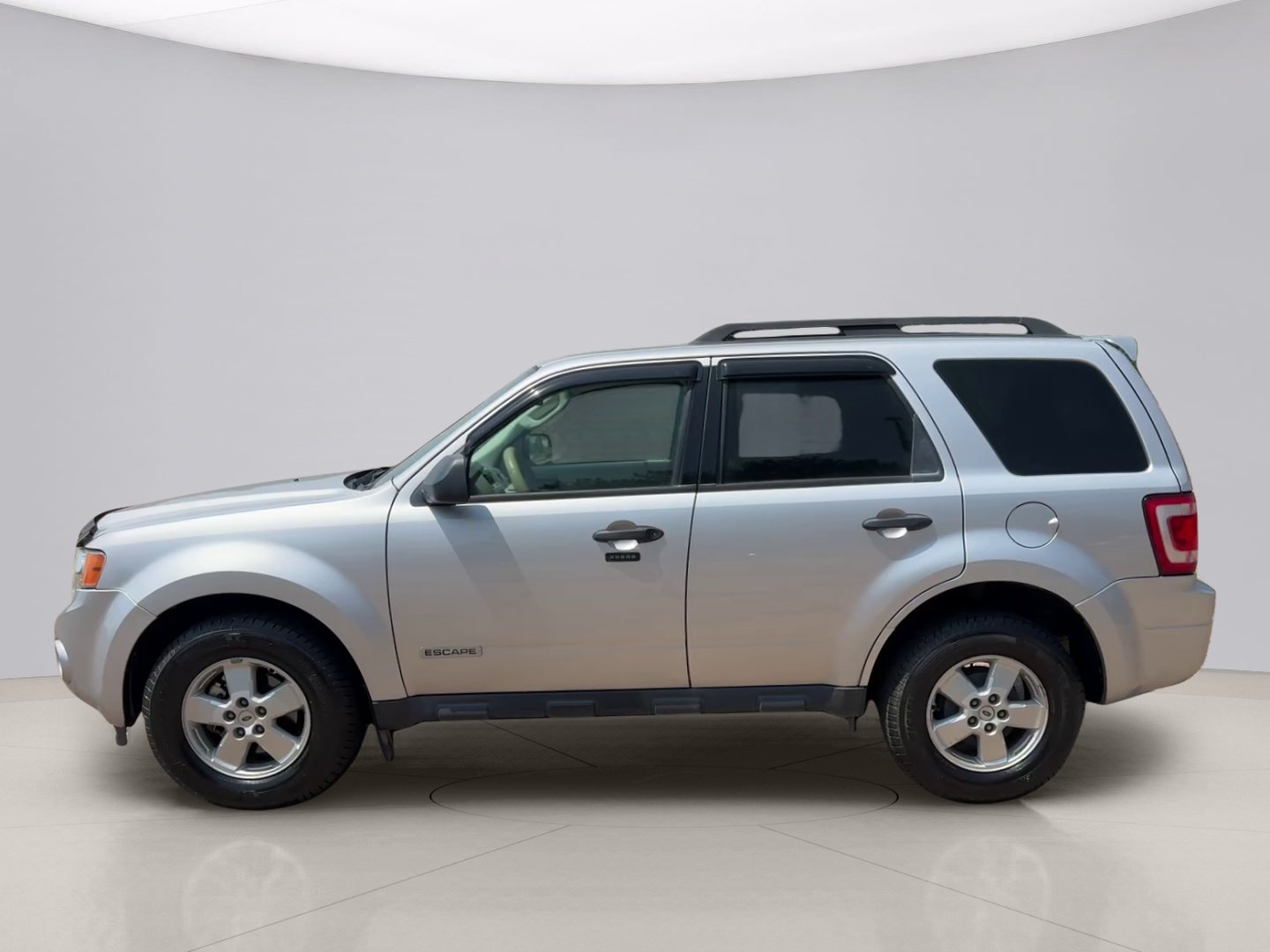 Used 2010 Silver Ford XLT image 2