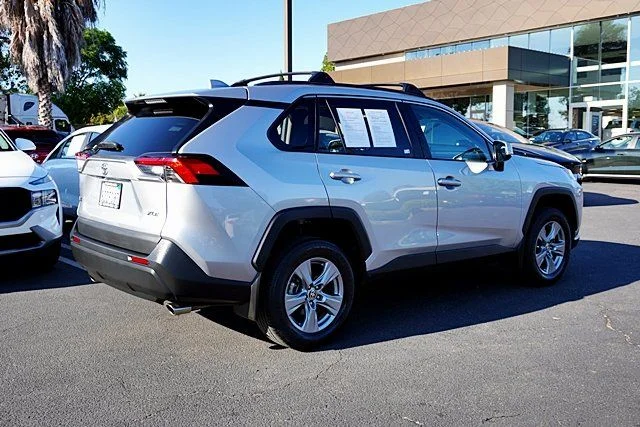 Used 2022 Silver Toyota XLE image 7