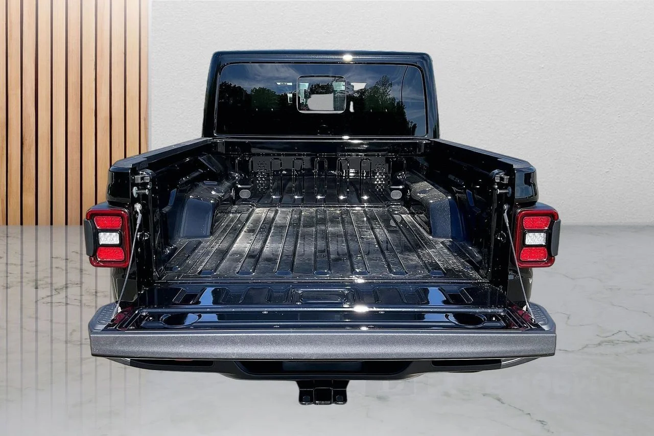 New 2026 Black Clear-Coat Exterior Paint Jeep Mojave image 19