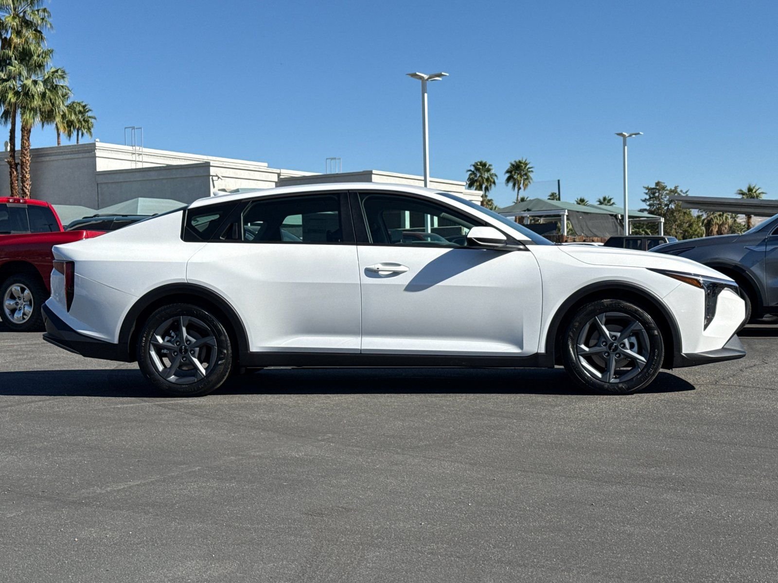 New 2026 Snow White Pearl Kia LXS image 2