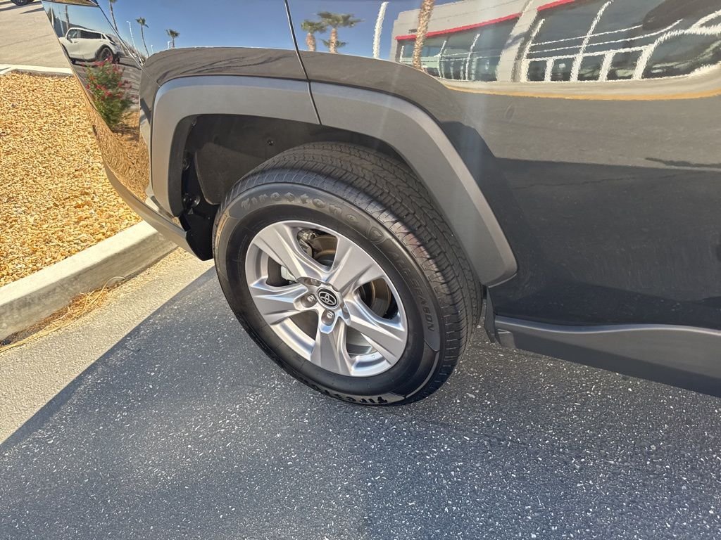 2025 Toyota RAV4 XLE - Photo 22