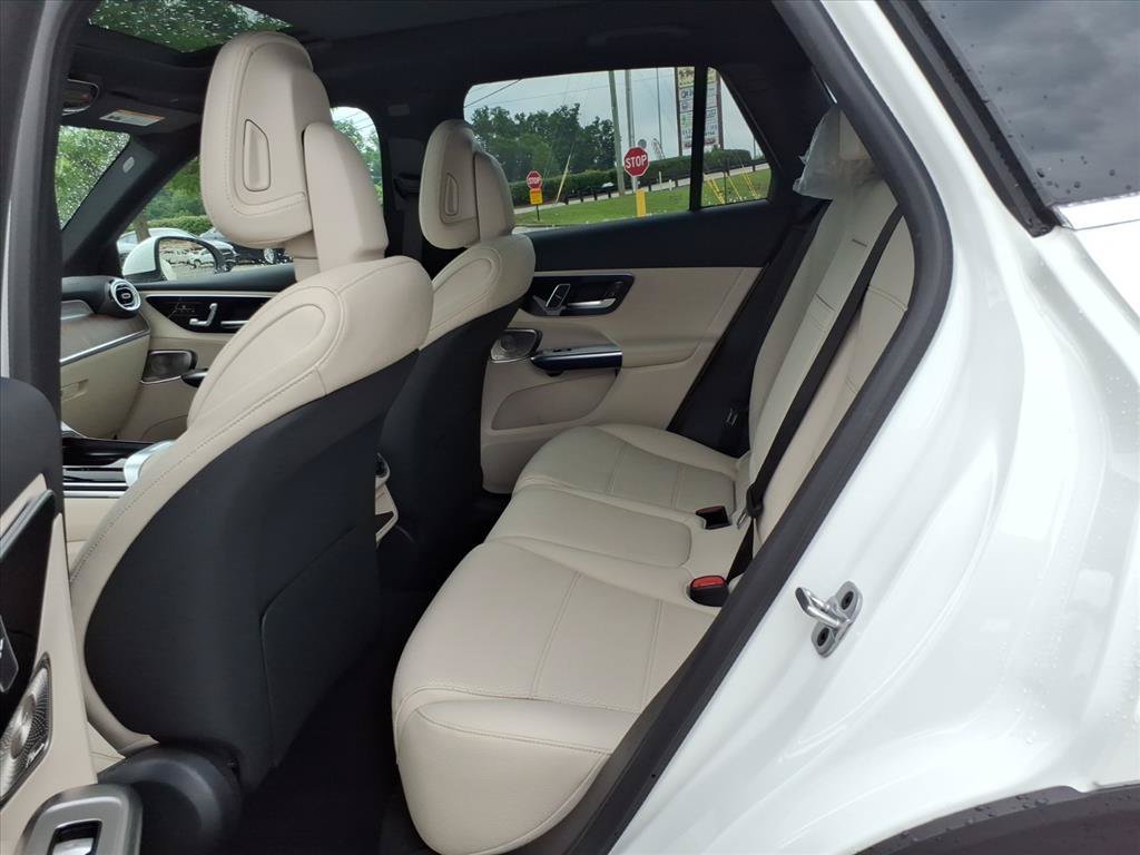 New 2026 Polar White Mercedes-Benz GLC 300 image 12