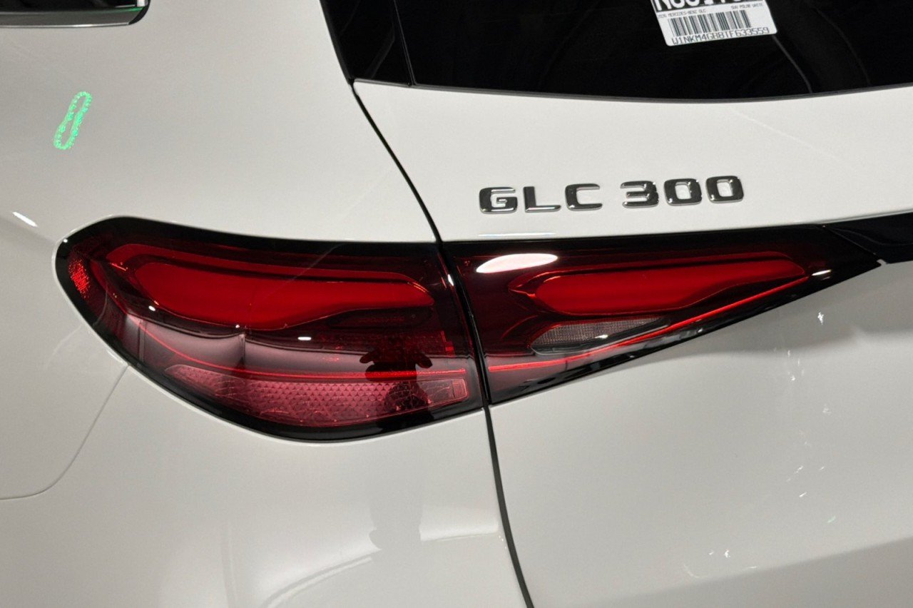 New 2026 Polar White Mercedes-Benz GLC 300 SUV image 26