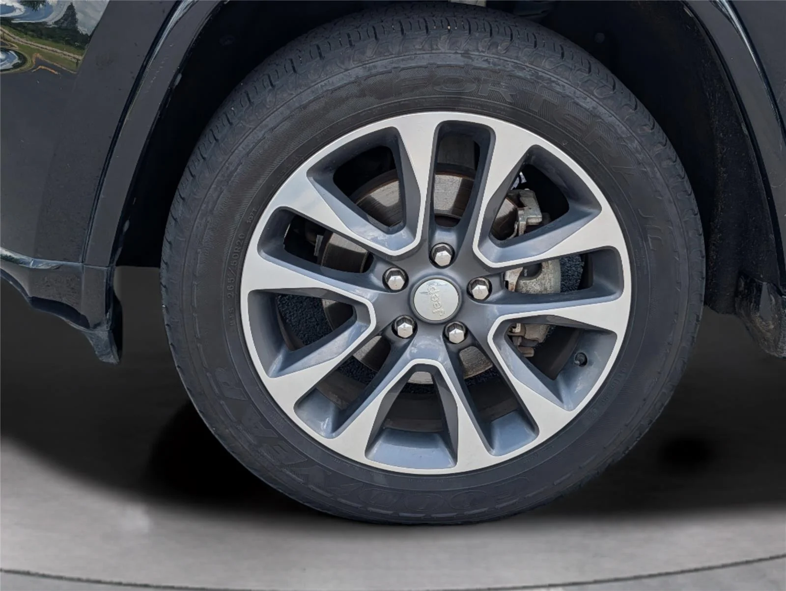 Used 2017 Diamond Black Crystal Pearlcoat Jeep Overland image 36
