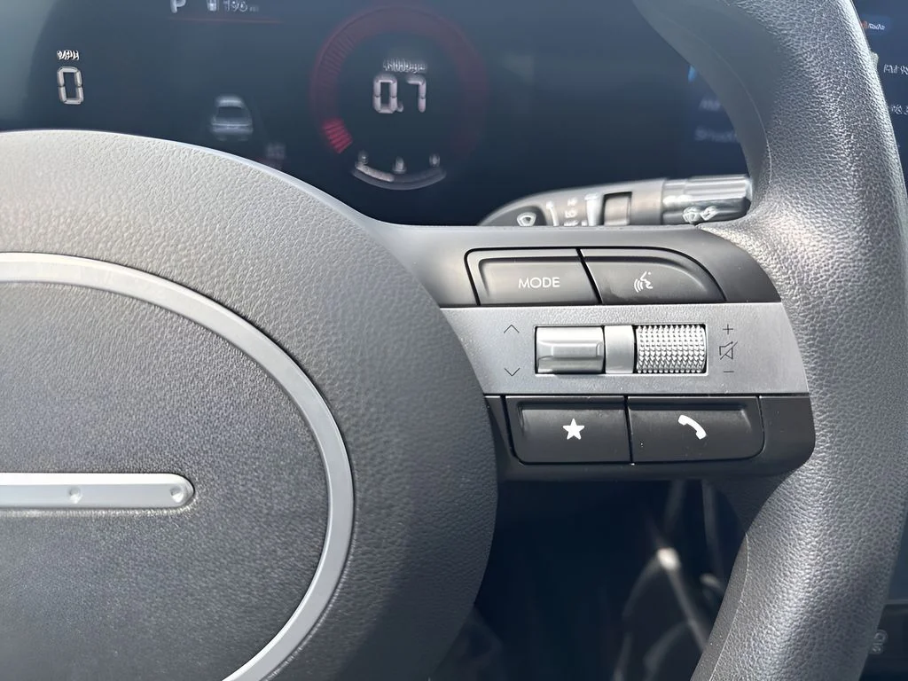 Used 2025 White Hyundai SEL image 15