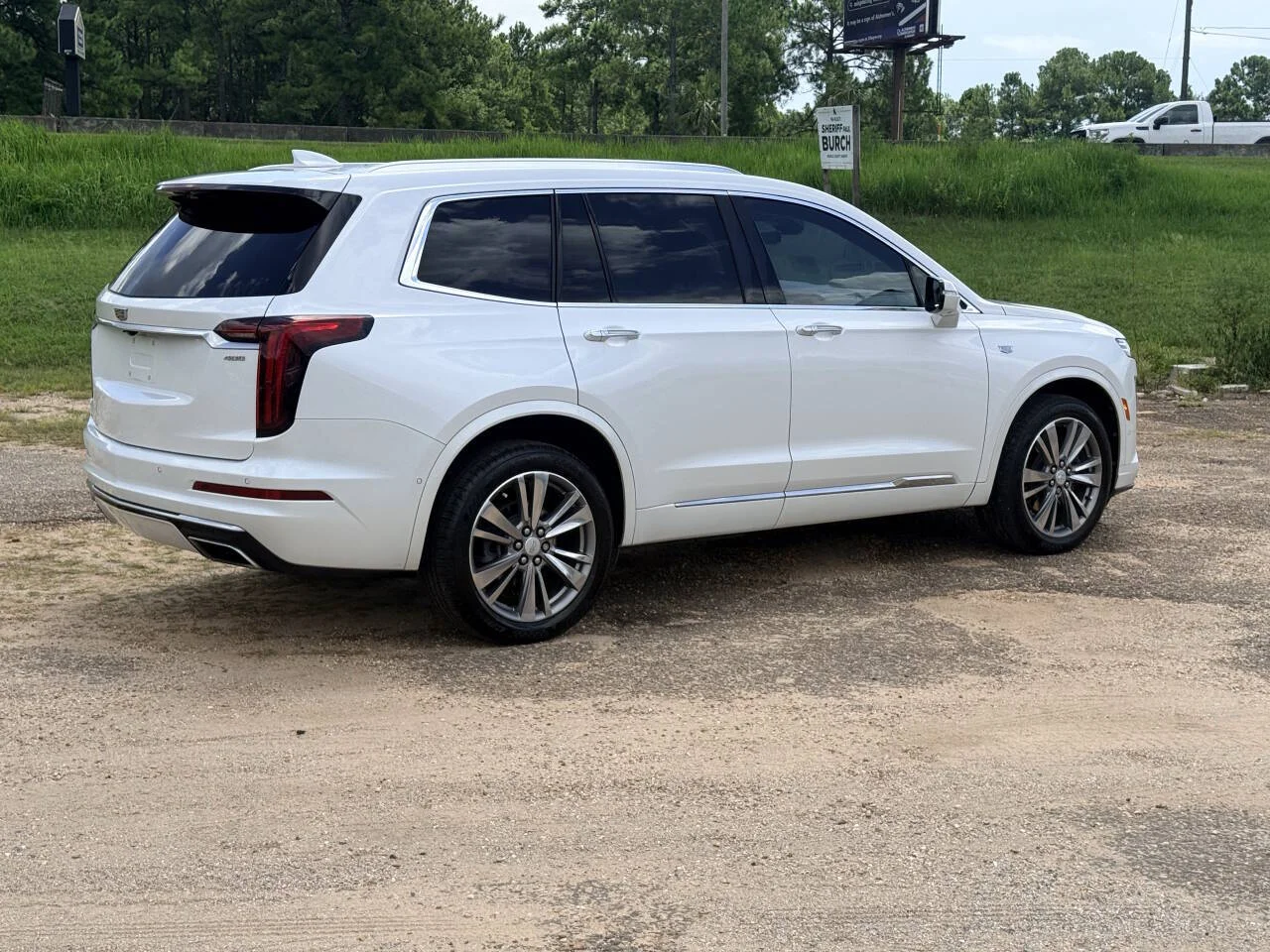 Used 2021 White Cadillac Premium Luxury 4x4 4dr SUV image 5