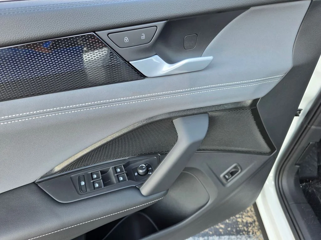 2026 Volkswagen Tiguan SE - Photo 10