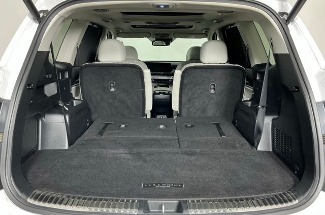 Used 2024 White Kia SX image 26
