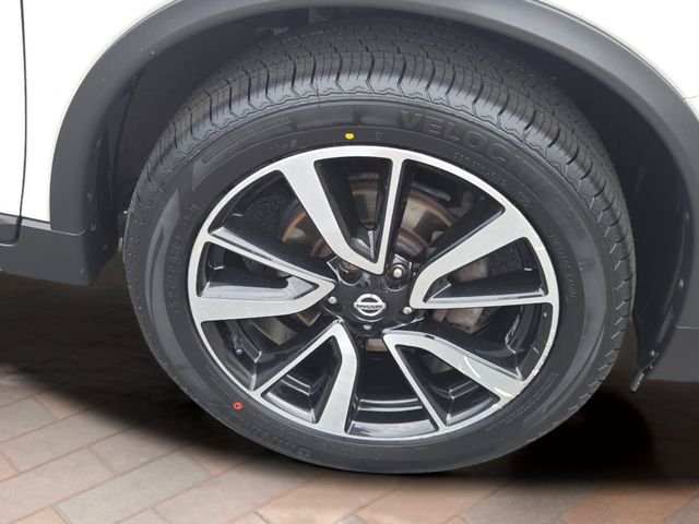 Used 2017 Pearl White Nissan SL image 28