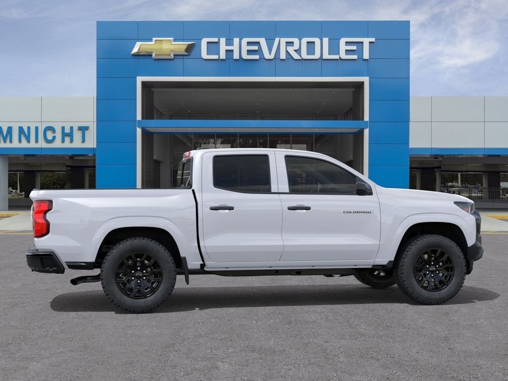New 2026 Summit White Chevrolet WT image 5