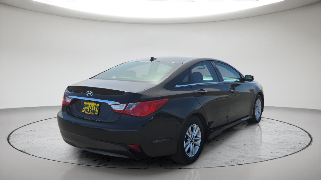 Used 2014 Black Hyundai GLS image 17