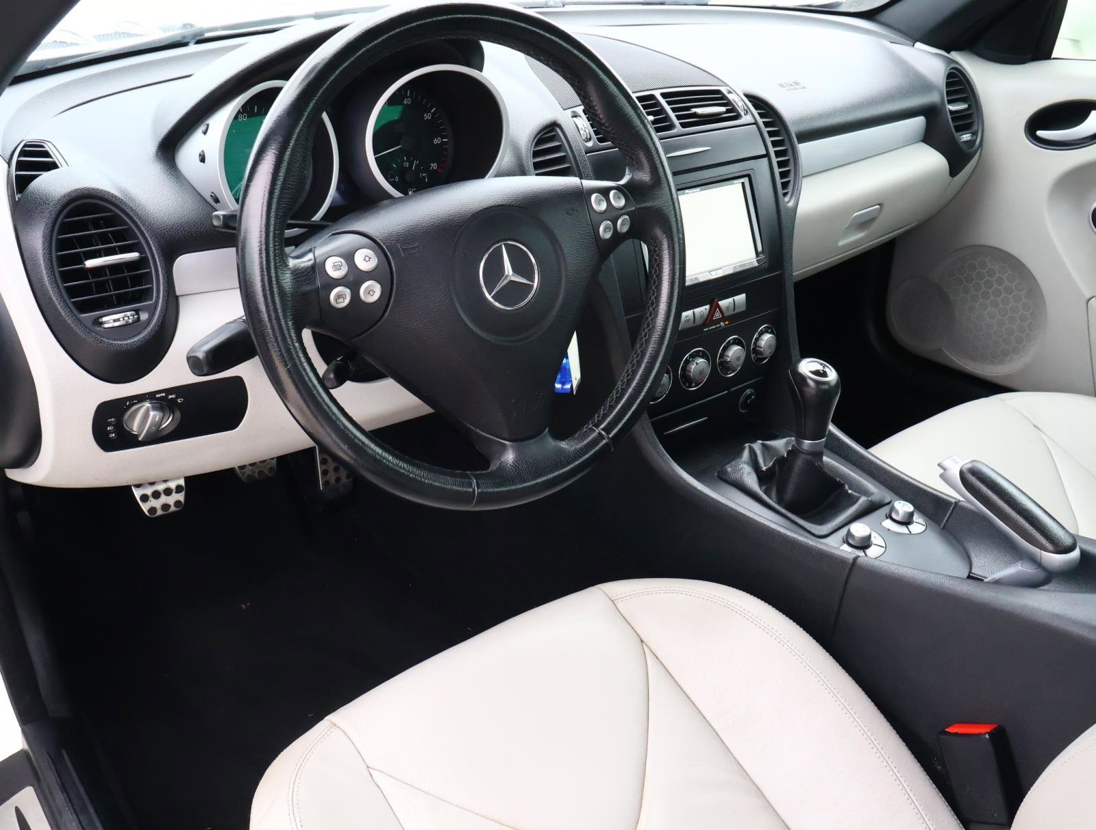 Used 2008 Arctic White Mercedes-Benz SLK 280 image 8