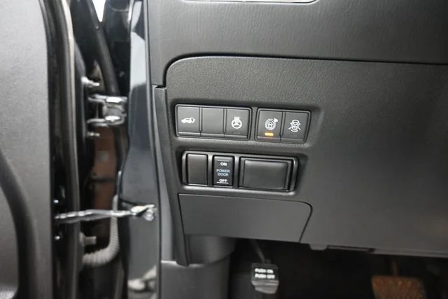 Certified Used 2020 Black Nissan Platinum image 19