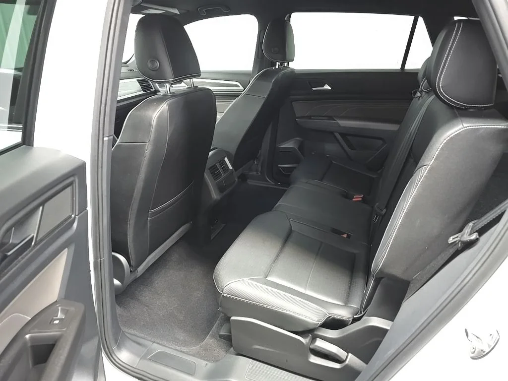 Used 2023 White Volkswagen 2.0T SE w/Technology image 31