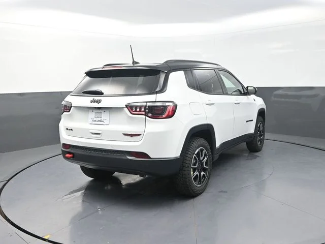New 2026 Bright White Clear-Coat Exterior Paint Jeep Trailhawk image 9