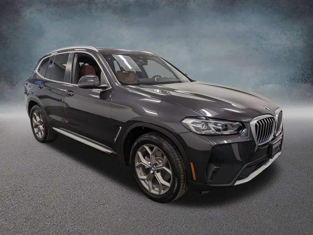 Used 2022 Gray BMW xDrive30i image 3