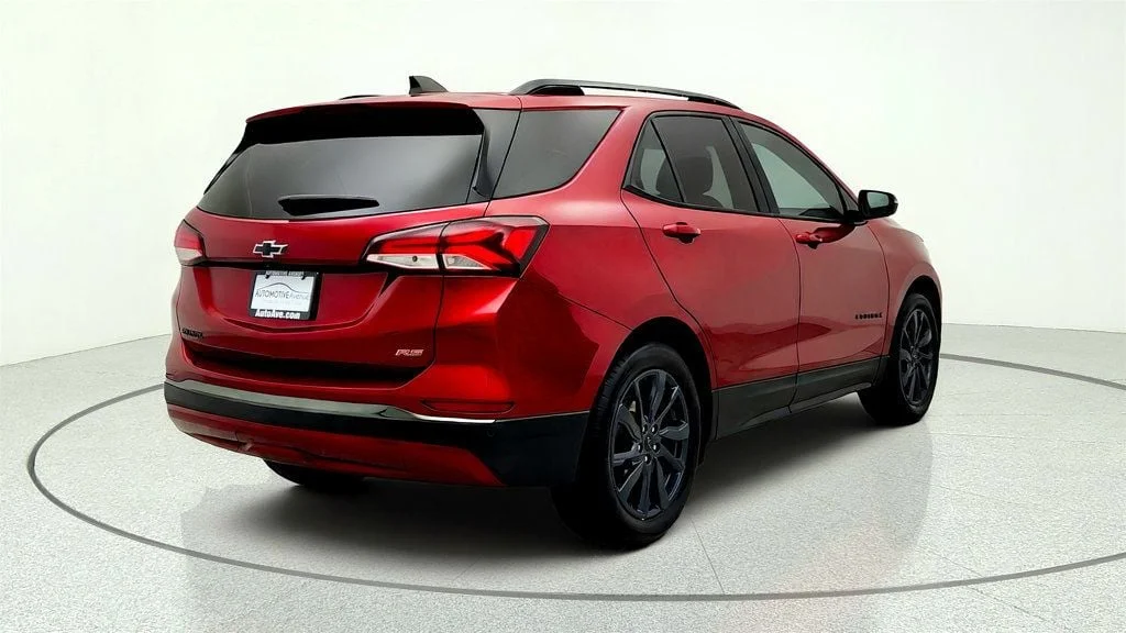 Used 2023 Radiant Red Tintcoat Chevrolet FWD 4dr RS w/ Leather Pkg & Safety/Infotainment Pkg image 5