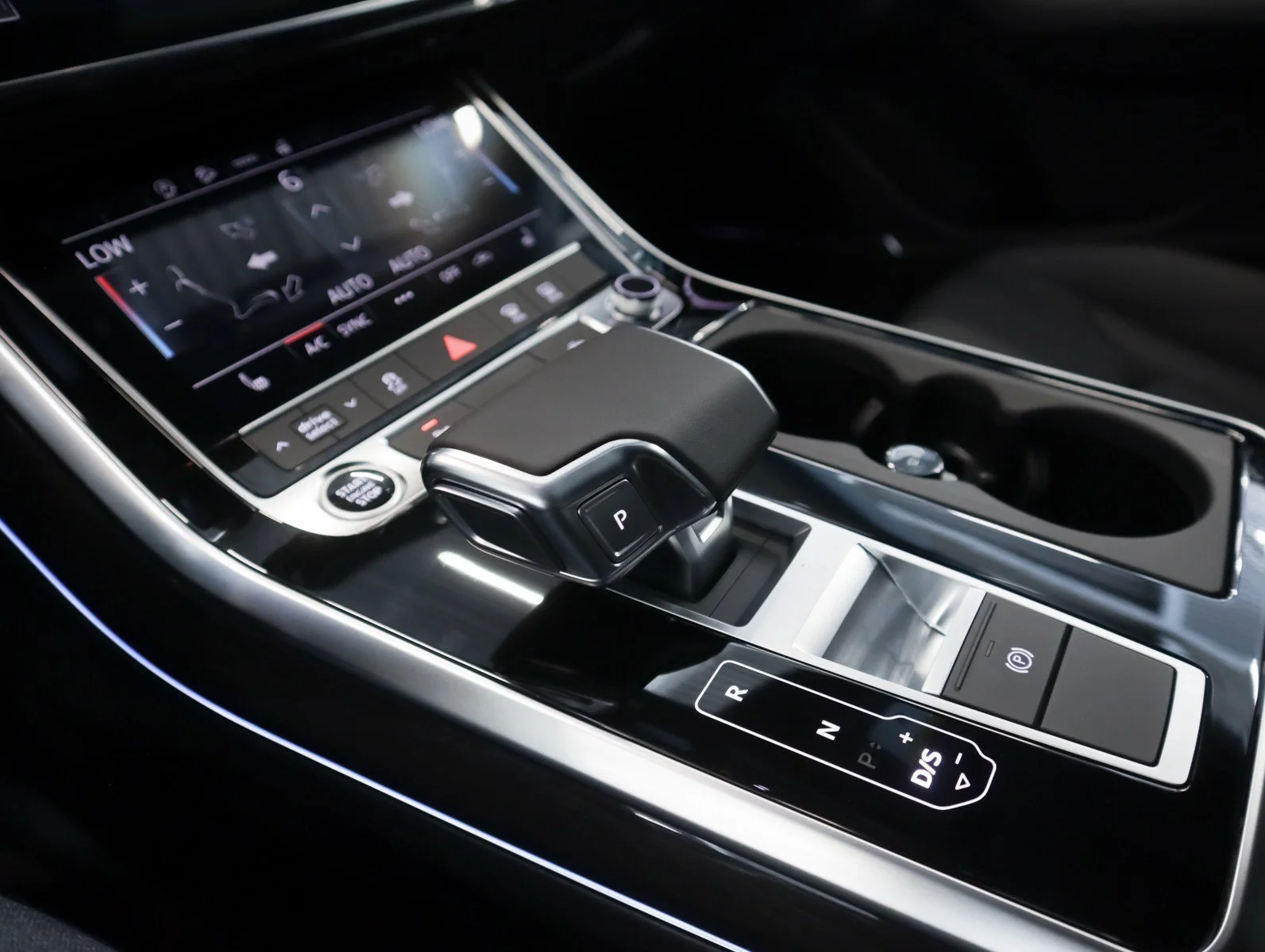 2027 Audi Q8 Premium - Photo 17