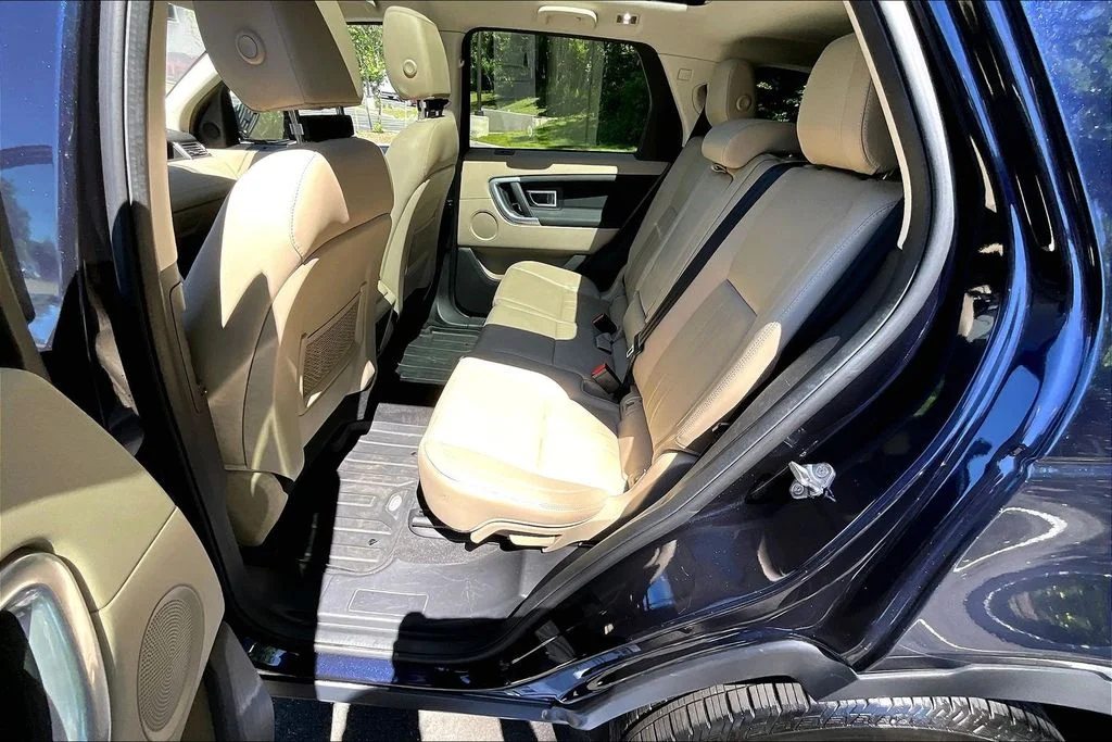 Used 2019 Loire Blue Metallic Land Rover HSE image 28