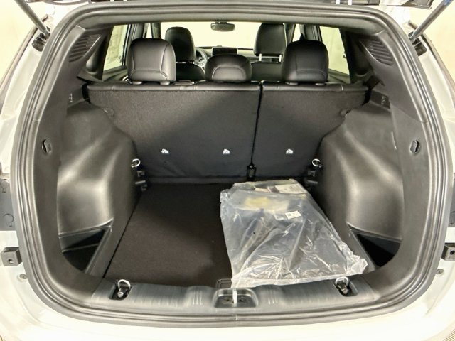 New 2026 Bright White Clear-Coat Exterior Paint Jeep Latitude image 23