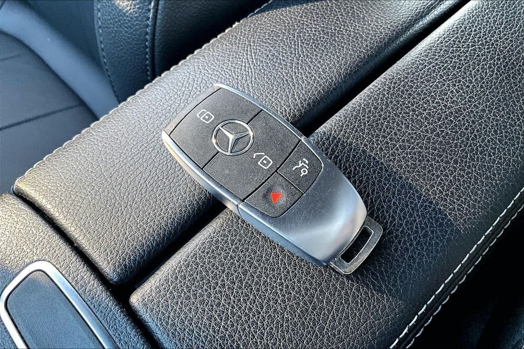Used 2021 Black Mercedes-Benz GLB 250 image 10