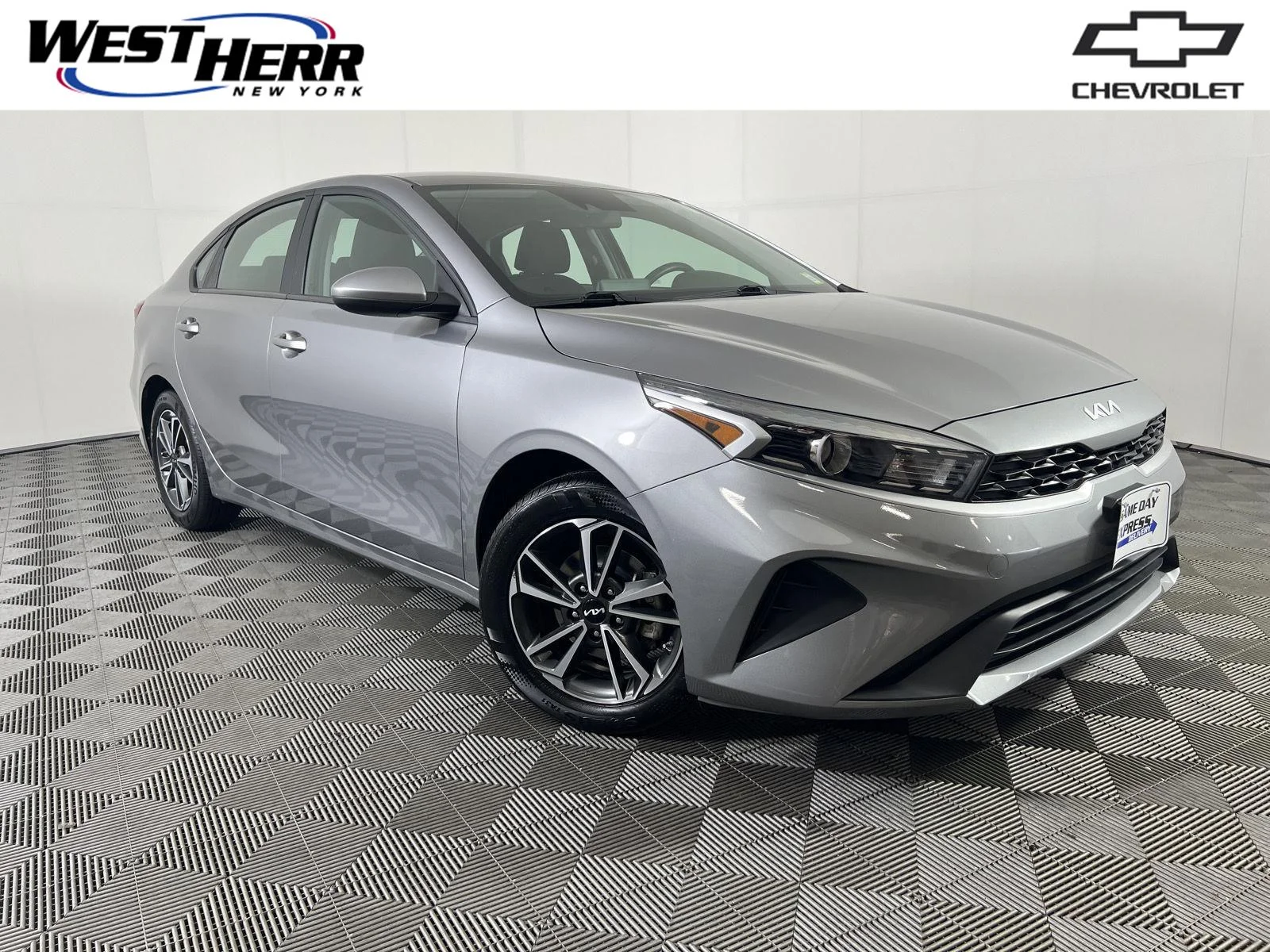 Used 2023 Steel Gray Kia LXS image 1