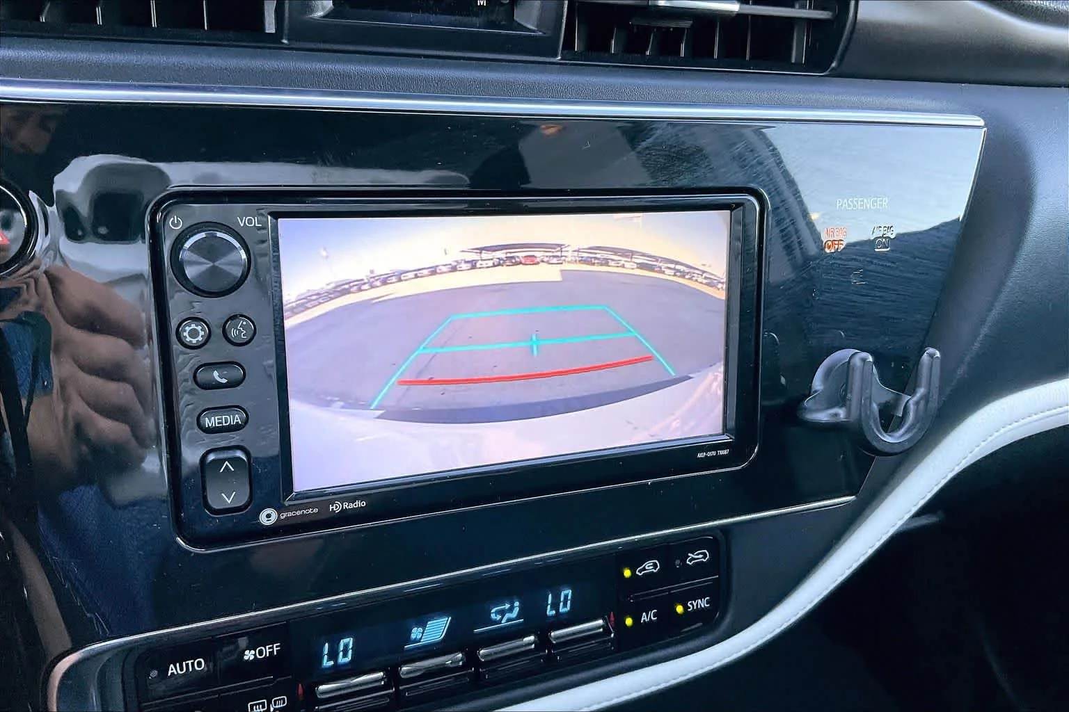 Used 2018 Blizzard Pearl Toyota  image 25