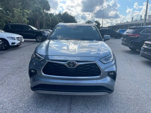 Used 2020 Moon Dust Toyota Platinum image 6