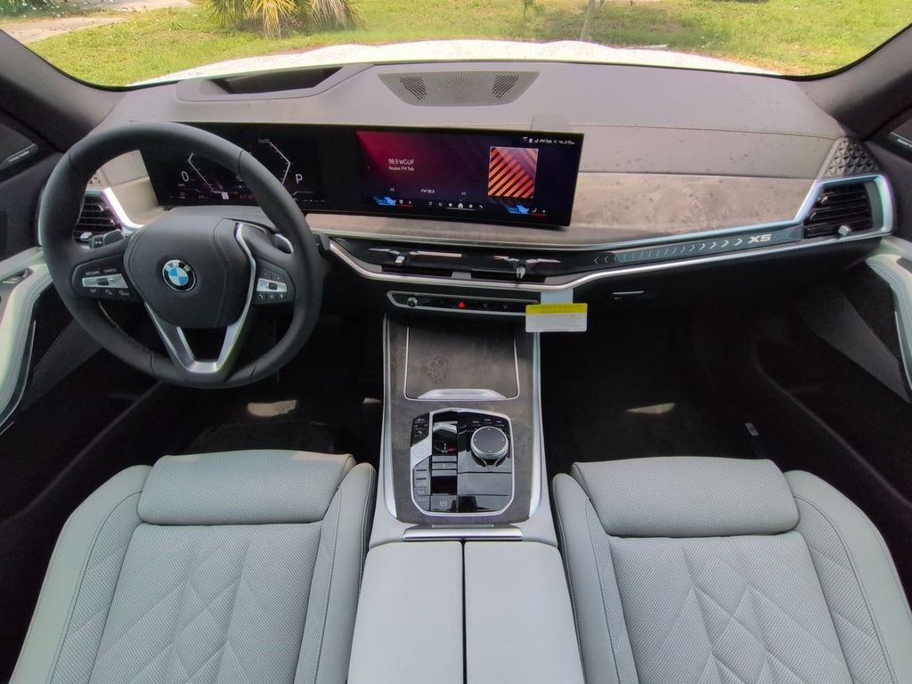 New 2026 Alpine White BMW xDrive40i image 15
