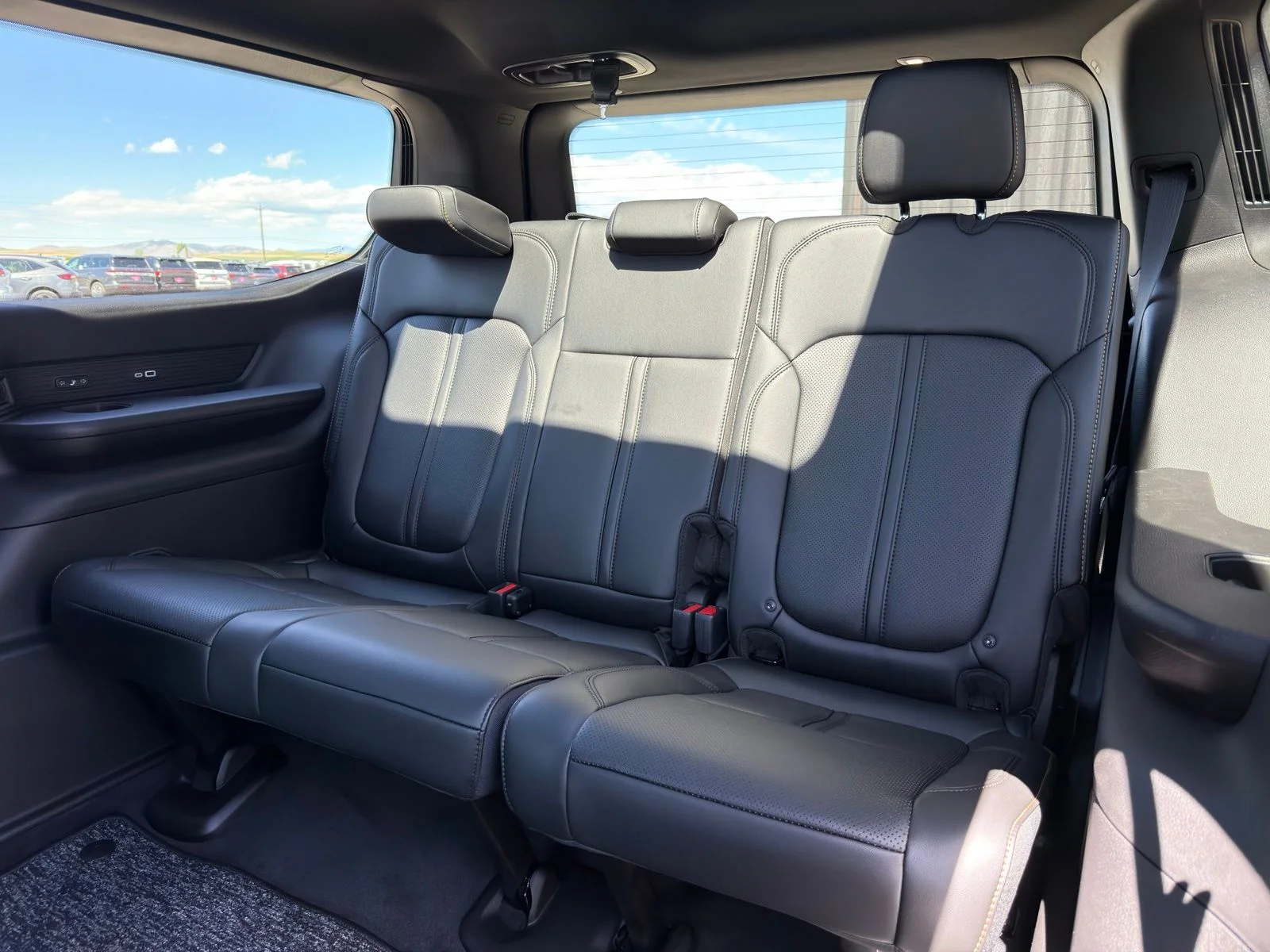 New 2026 Silver-Zynith Exterior Paint Jeep  image 32
