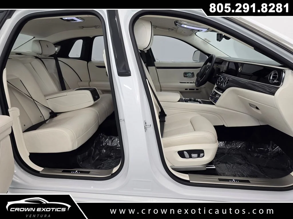 Used 2021  Rolls-Royce Base image 12