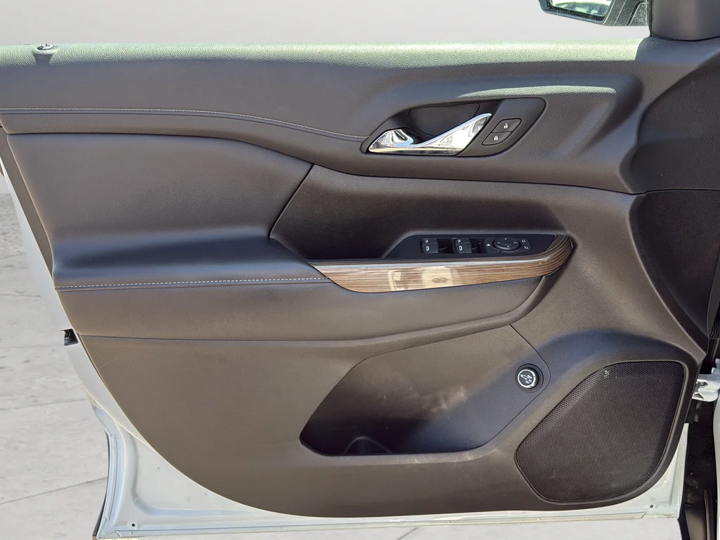 Used 2023 White GMC SLE image 11